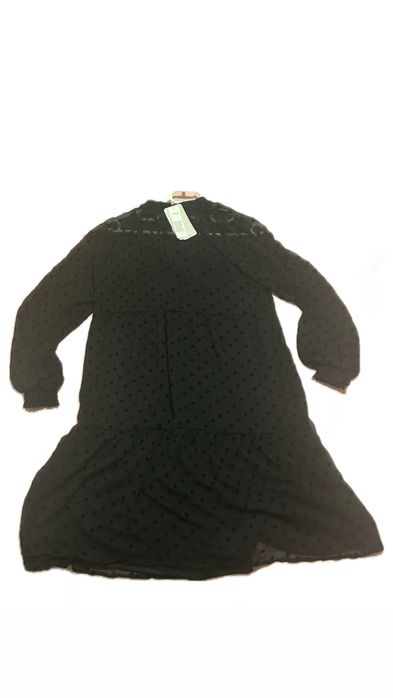 Чисто нова елегантна черна рокля