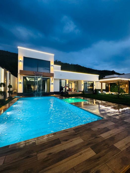 Новая дача хай-тек вокруг горы Успейте забронировать с скидкой