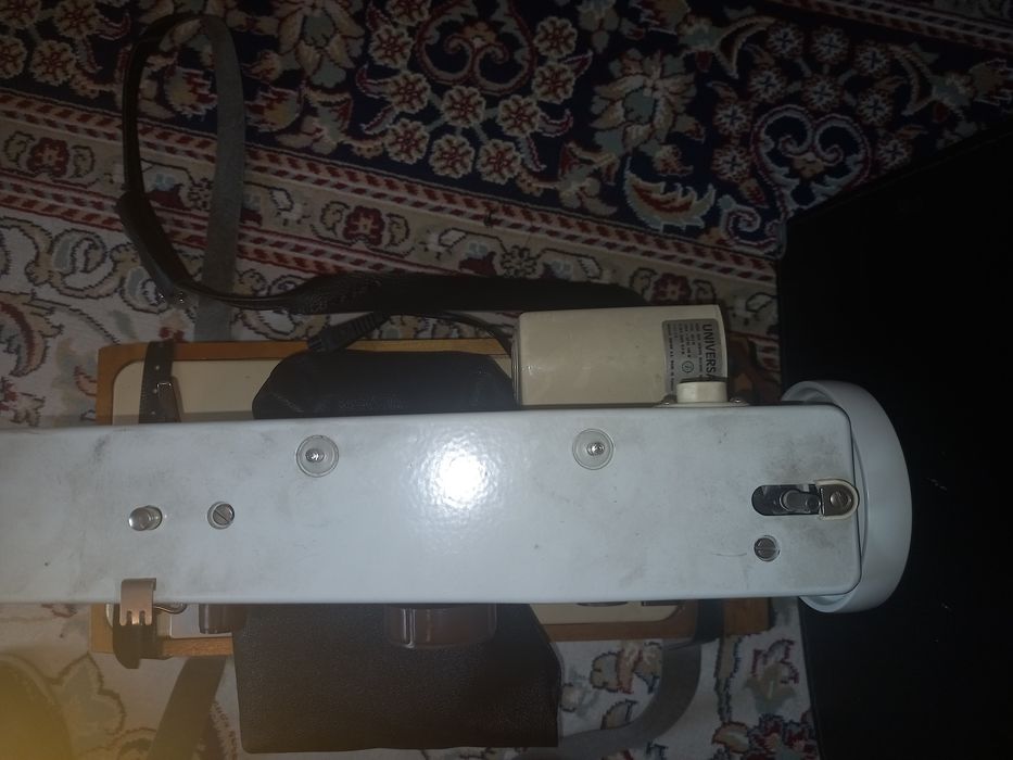 Швейная электрическая машинка