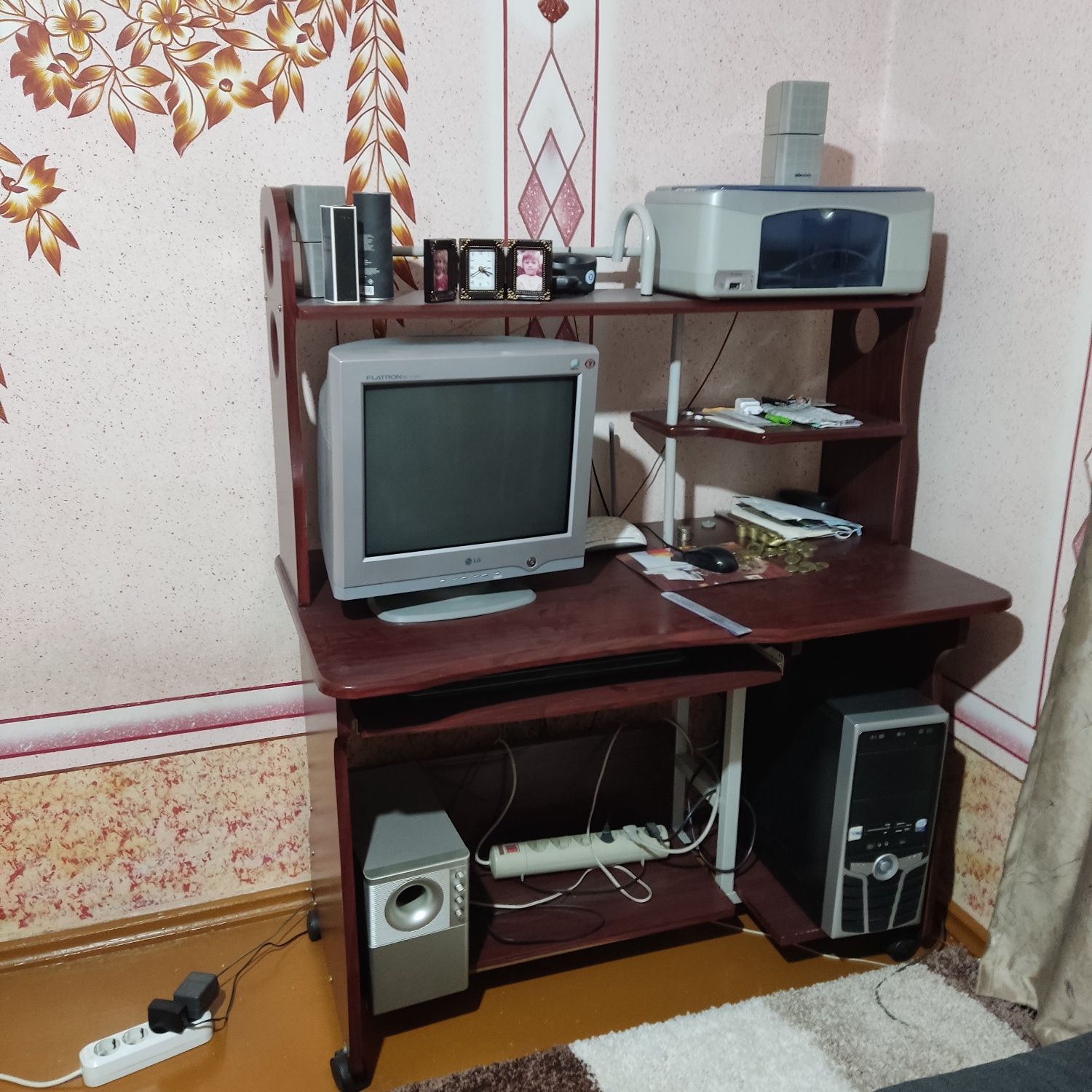 Компьютерный стол