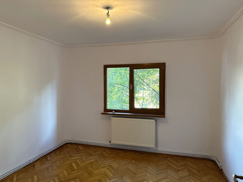 Apartament de vânzare cu 3 camere în 1 Mai, Craiova