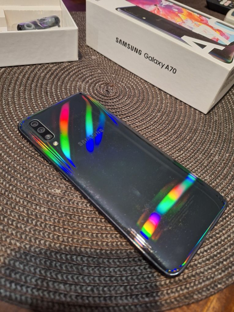 Samsung Galaxy A70 перфектен, цвят хамелеон