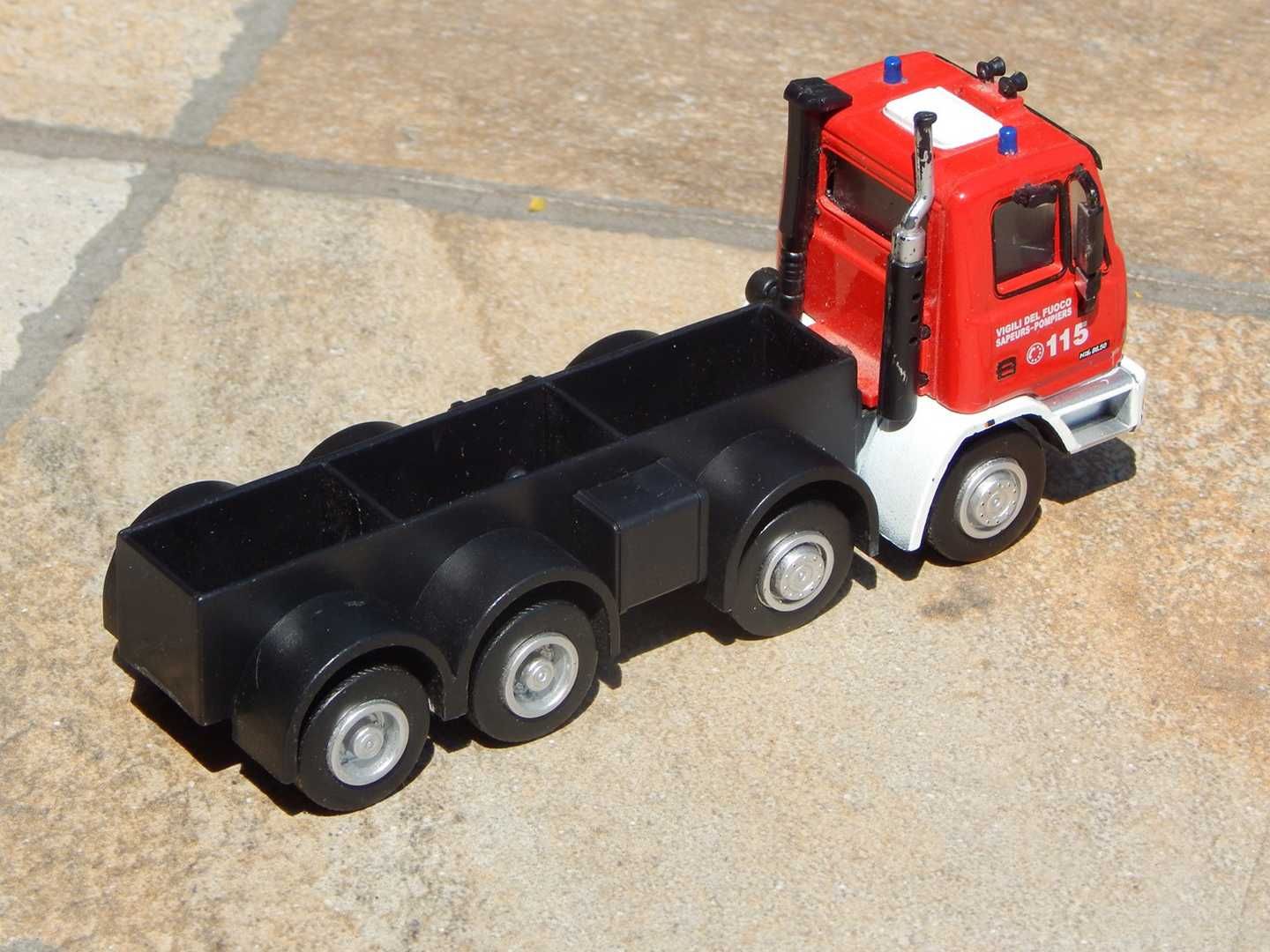 Macheta camion pompieri Astra HD 7 1:64 1996 stare uzata cu lipsa