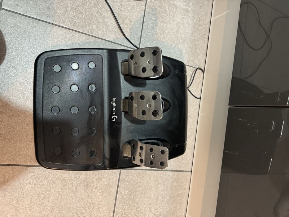 Vand volan Logitec G29 in stare impecabila .