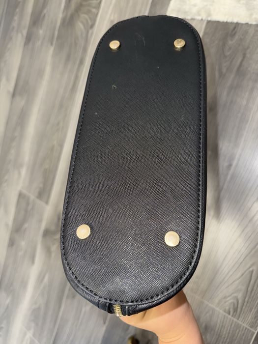 Geanta Truttrussardi purtata, dar in stare buna