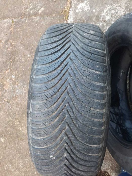 Vand 4 anvelope iarna 215 60 R16 Michelin
