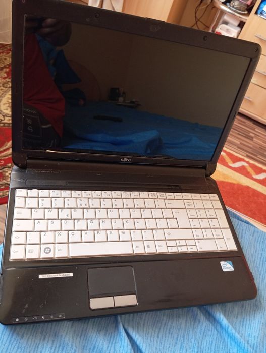 Vând Fujitsu ah530 ok