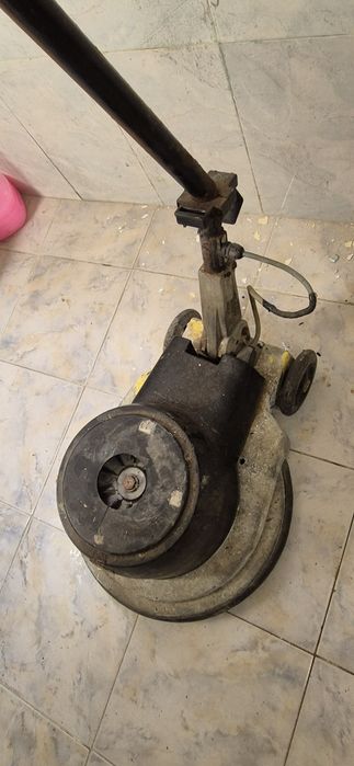 Почистващи машини и уреди