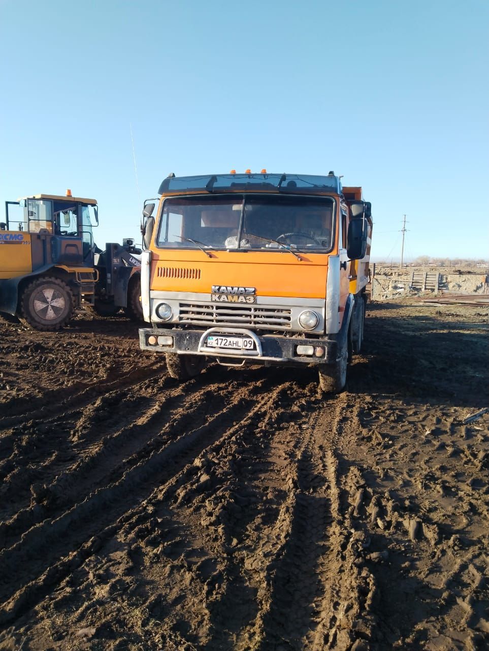 КамАЗ самосвал на ходу приезжайте смотрите