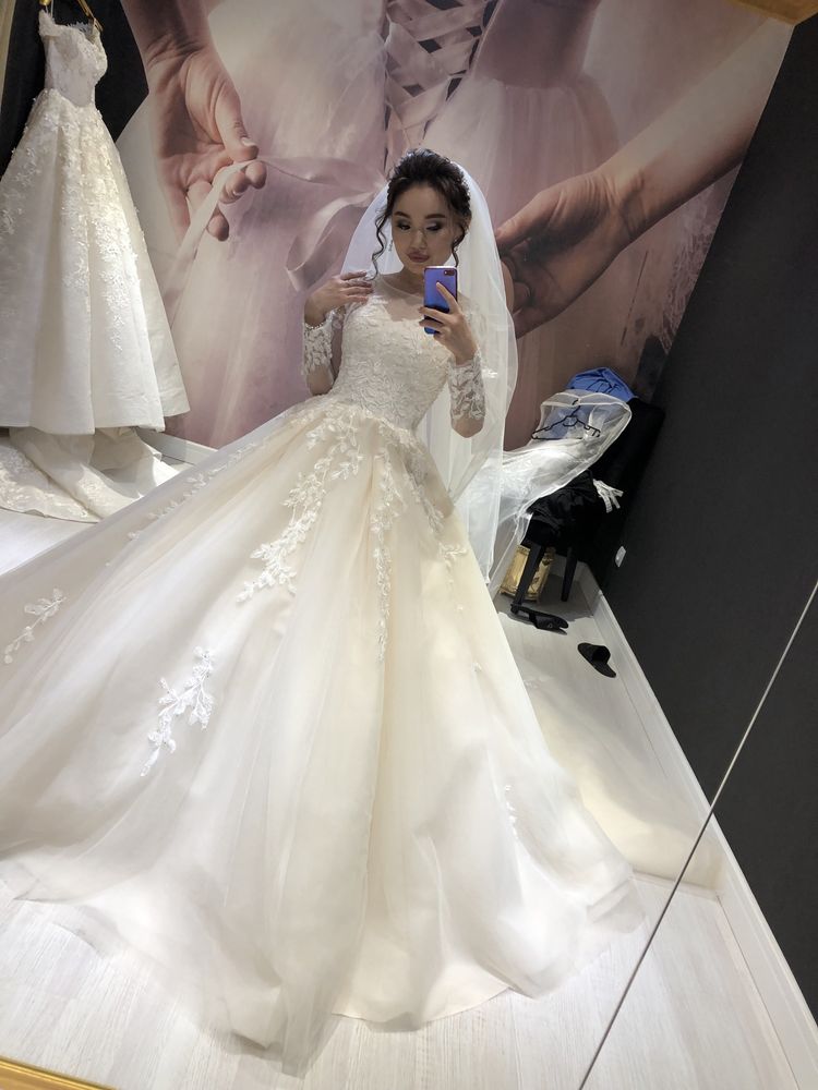 Продам свадебное платье, очень богато и красиво смотрится