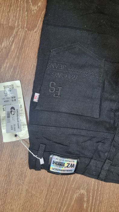 Брюки Новые с биркам 26 размер Длина 88 см