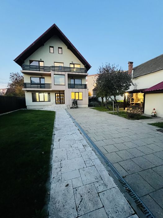 Casa, pensiune de inchiriat