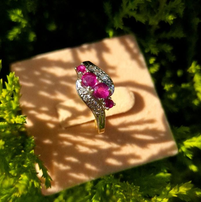 Inel din aur de 14K cu rubine si diamante naturale