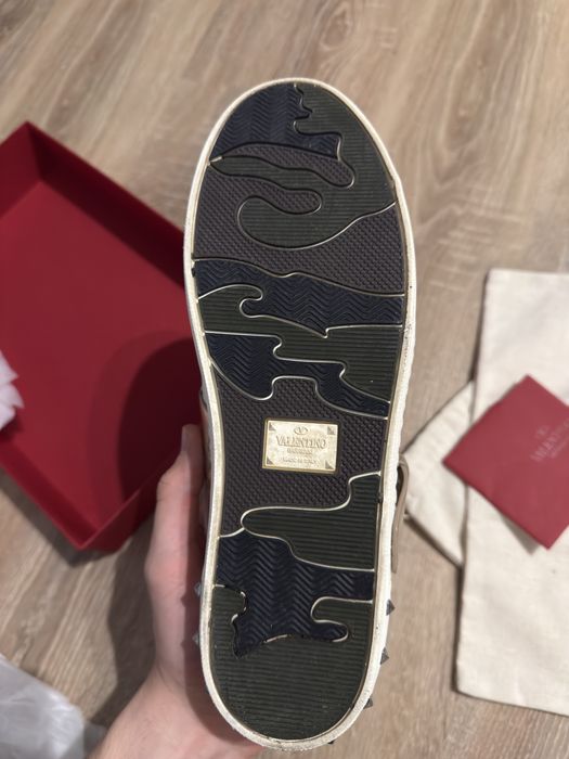 Adidasi Valentino