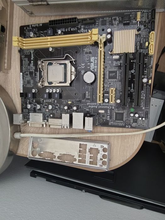 Kt placă de bază Asus H81M2 cu procesor Intel i3 4160