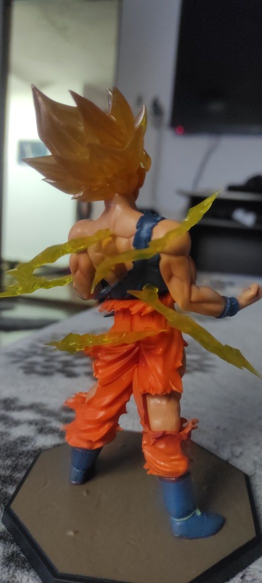 Figurina Goku super Saiyan din dragon ball z