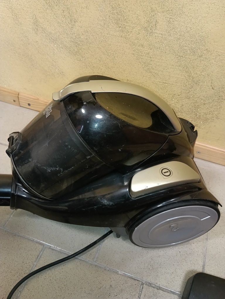 Dirt Devil Popster прахосмукачка без торба cyclone 800 w - 75 лв