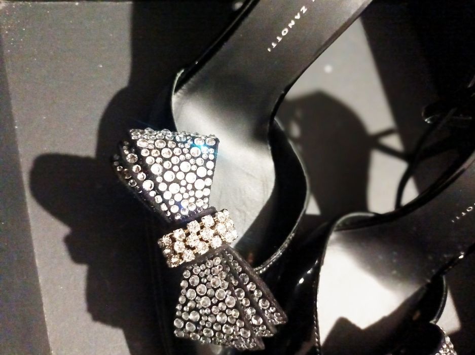 Pantofi femei Giuseppe Zanotti numărul 38 preț negociabil 4200 lei
