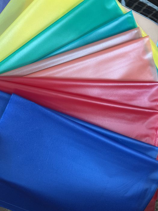 Набор цветных обложек.