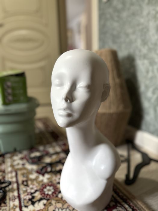 Манекенная голова для демонстрации и хранения аксессуаров