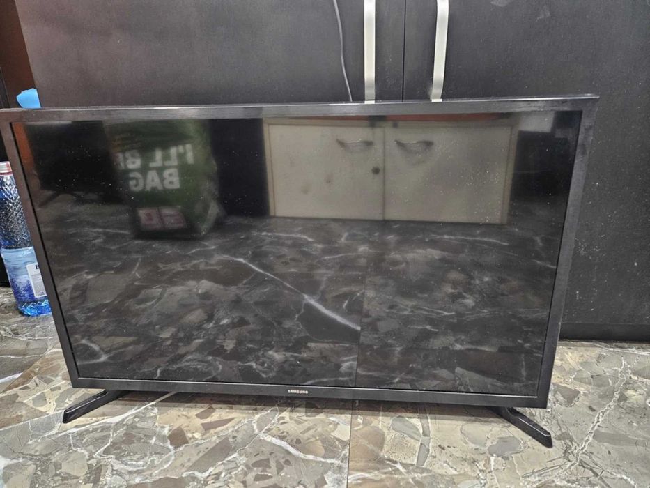 Televizor LED LG 81 cm/ Netflix / Youtube + suport perete