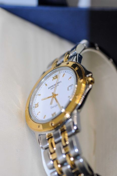 Мъжки швейцарски часовник - Raymond Weil Tango 5560