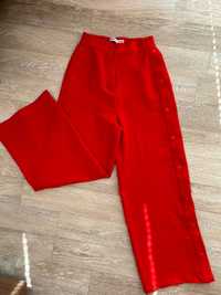 Червен широк панталон