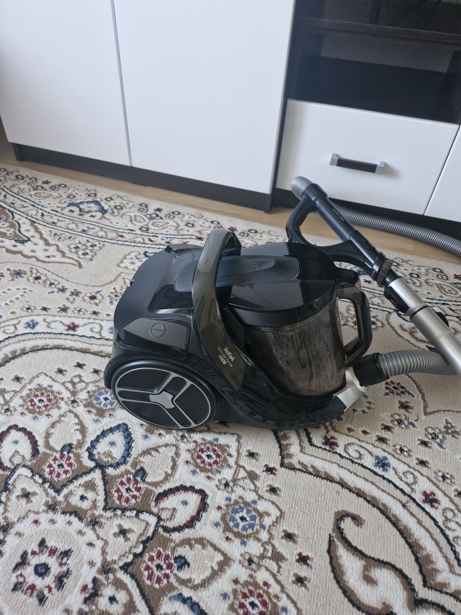 Продам пылесос,  почти новый