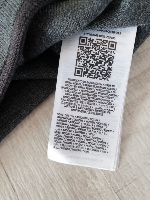 ПРОМО GUESS JEANS- S  размер - Оригинална мъжки сив пуловер
