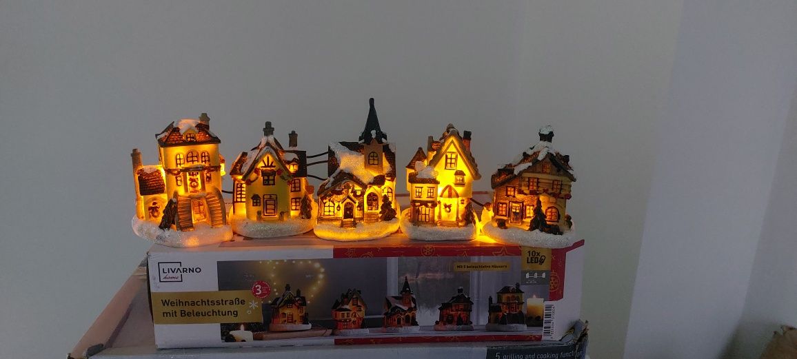 Коледна украса-светещи къщички