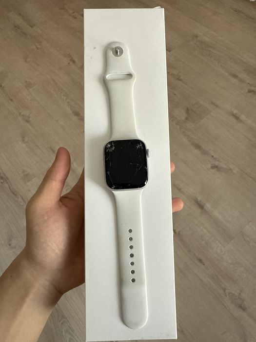Продам Apple Watch SE 2-го поколения!