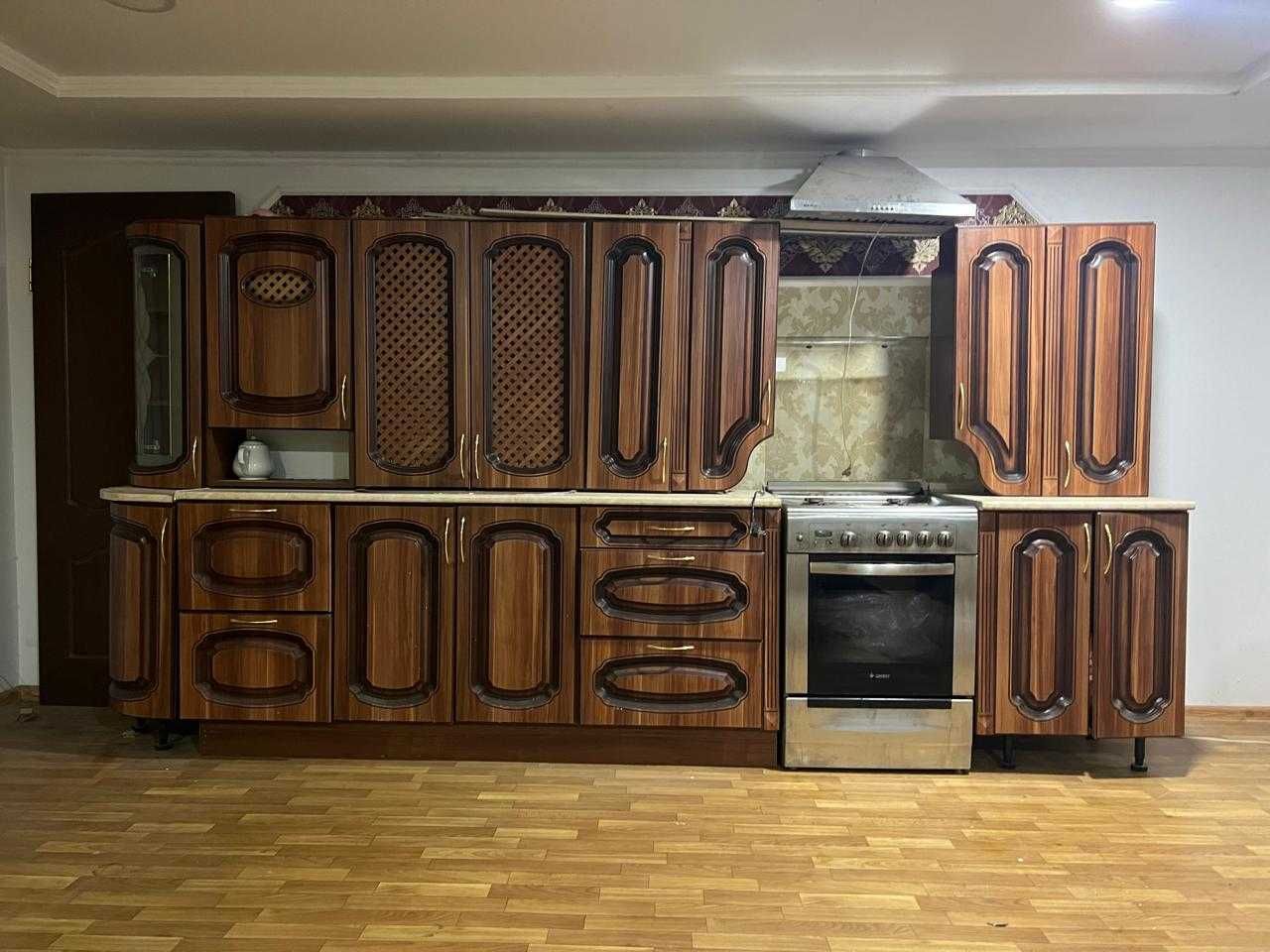 Продаю кухонную гарнитуру
