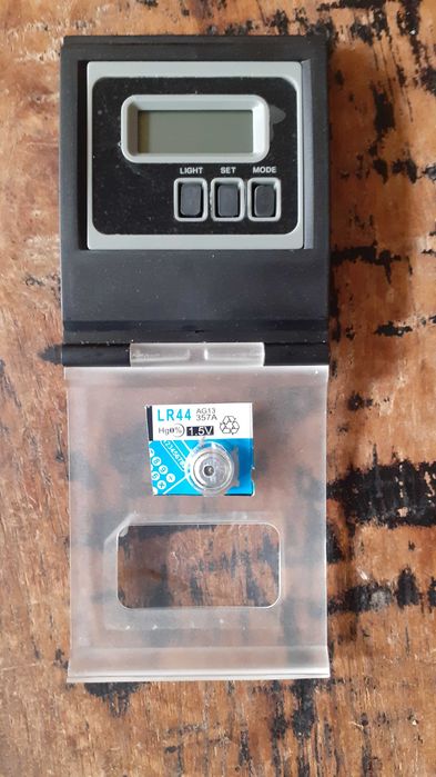 дигитален часовник за бюро и път, с будилник и лупа