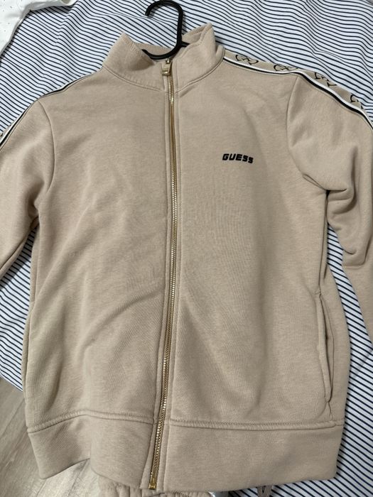 Продава се нов сет на Guess