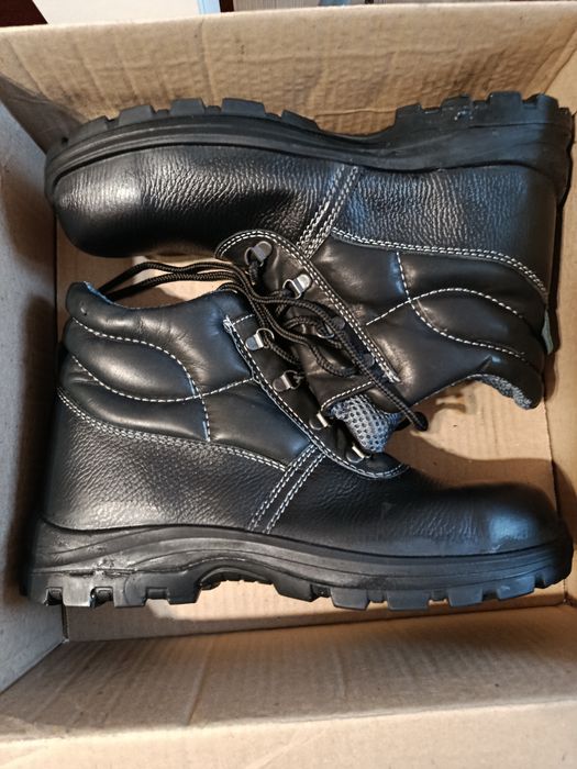 Продам ботинки осенние, новые.