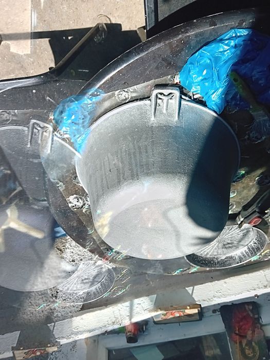 Ceaun nou fonta pt pirostrie 10litri pret 450ron negociabil