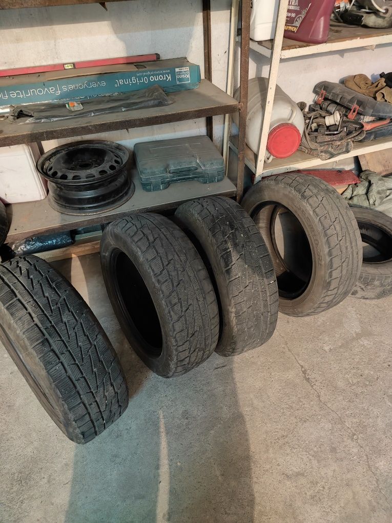 Продам шины дешево 205-60 R16