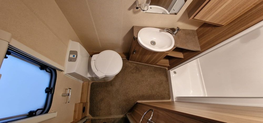 Vând rulotă SWIFT impecabilă- superdotată