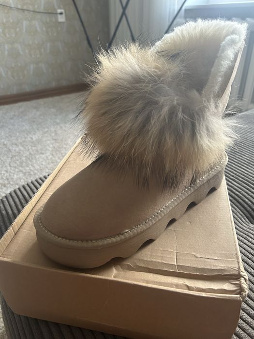 Продам угги новые