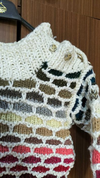 Продам костюмчик вязанный новый.