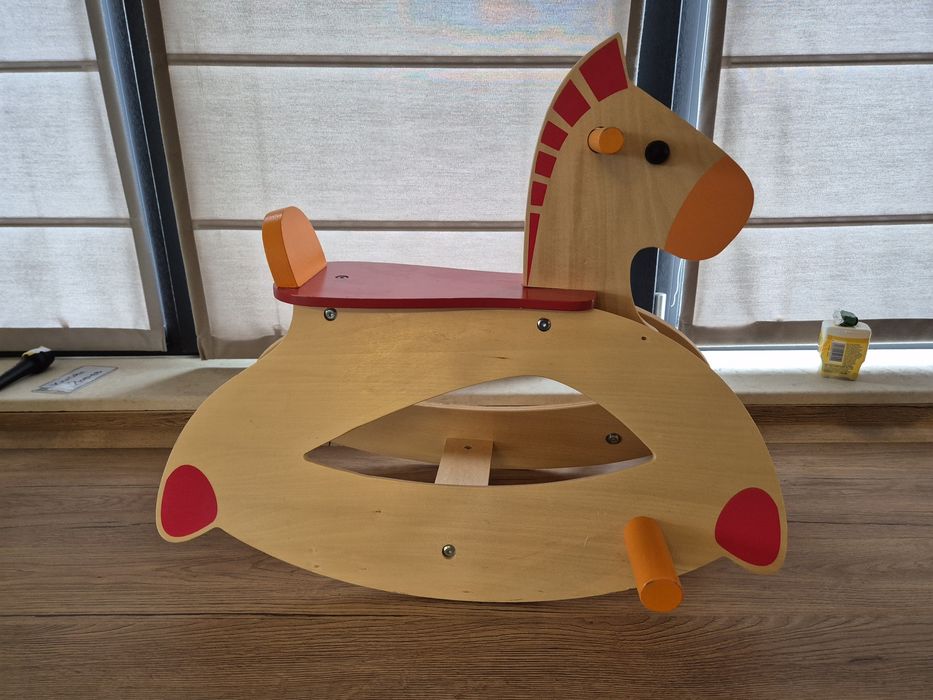 Дървено конче люлка