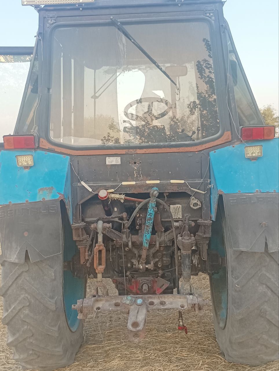 MTZ 8010 Traktor sotiladi