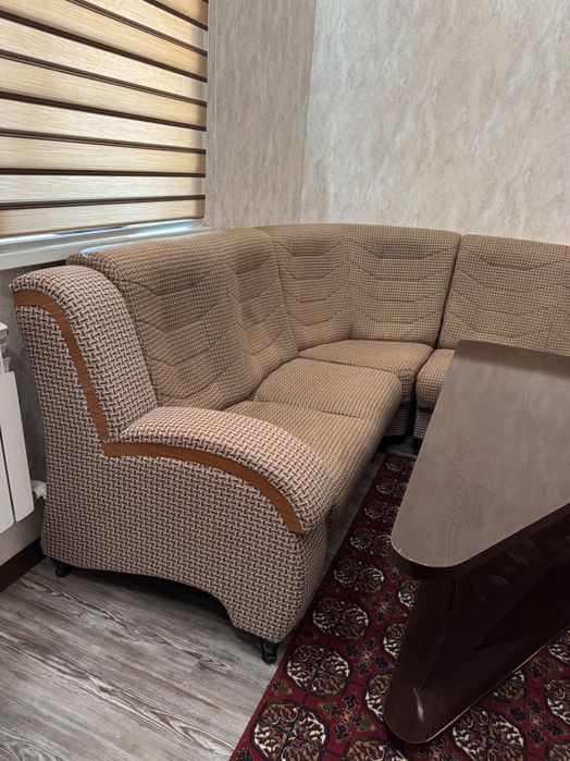 Уголок Диван Стол менен