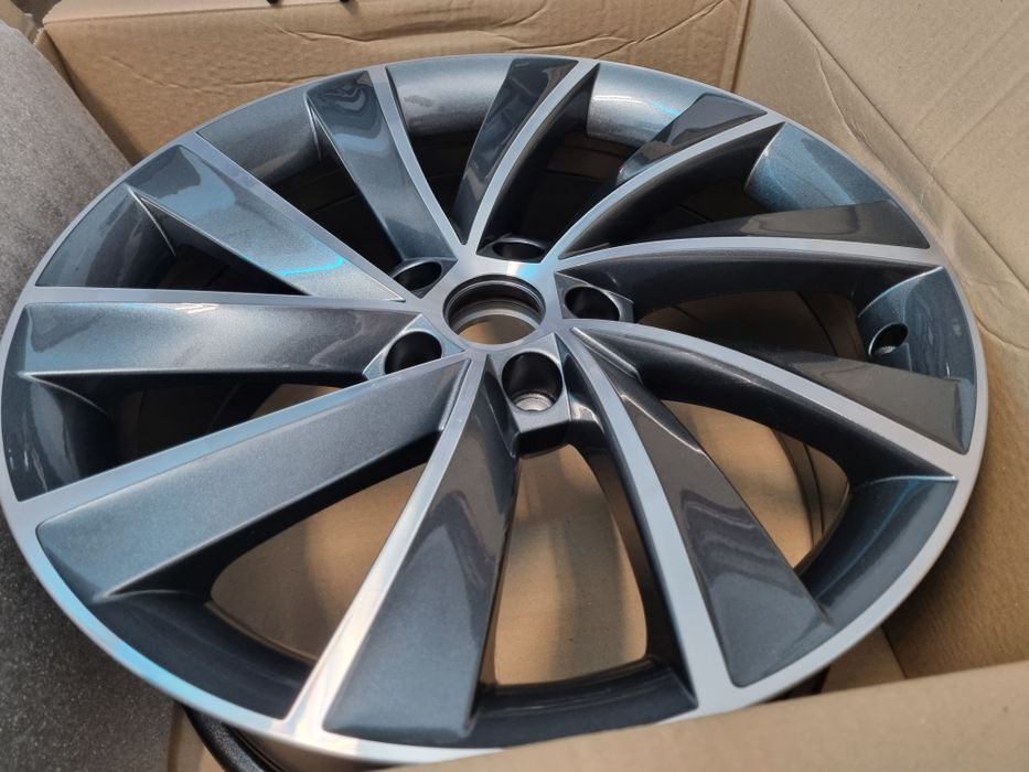 Jante noi 18' aluminiu vopsea metalizata antracit (gri) Skoda Superb 3