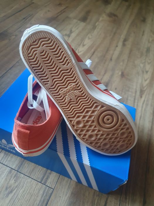 Vând adidas nizza