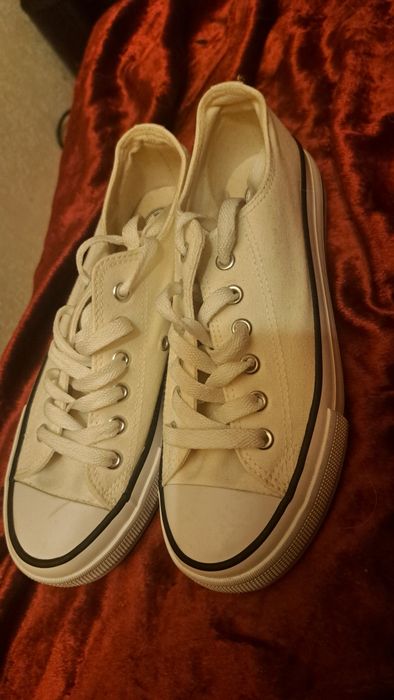 Продавам Дамски Кецове