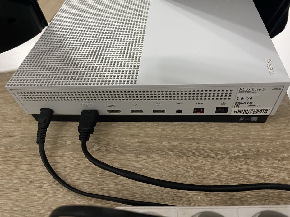 Xbox one s 1tb cu gta 5