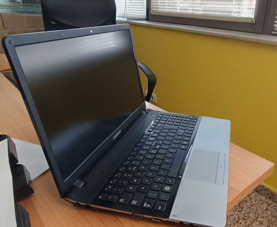 Лаптоп Samsung NP300E5A