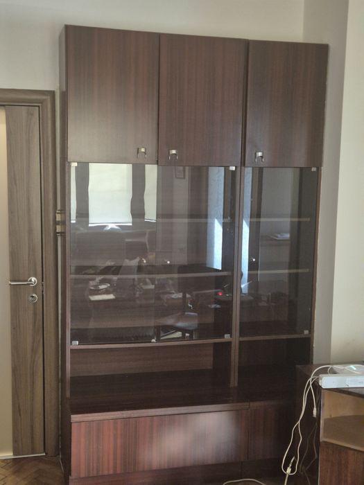 Подарявам гардероб, библиотека и ъглово барче