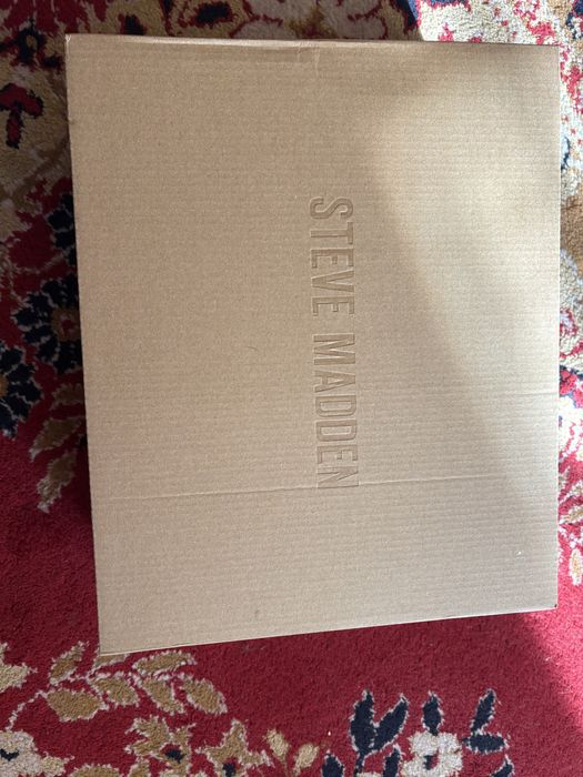 Чисто нови маратонки Steve Madden